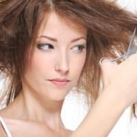 Плюсы и минусы применения жидкого кератина для волос
